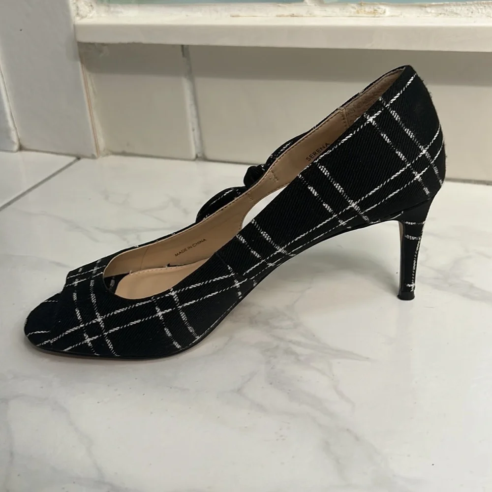 Peep toe heels, black & white, size 8 1/2 - Picture 7 of 11